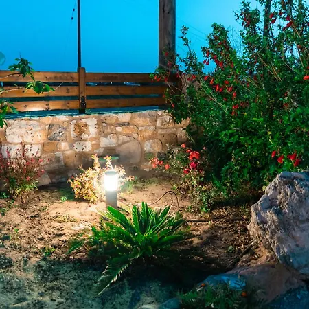 アパート Aurora 1 マルマリ